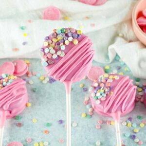 valentines day oreo pops dipped in pink chocolate