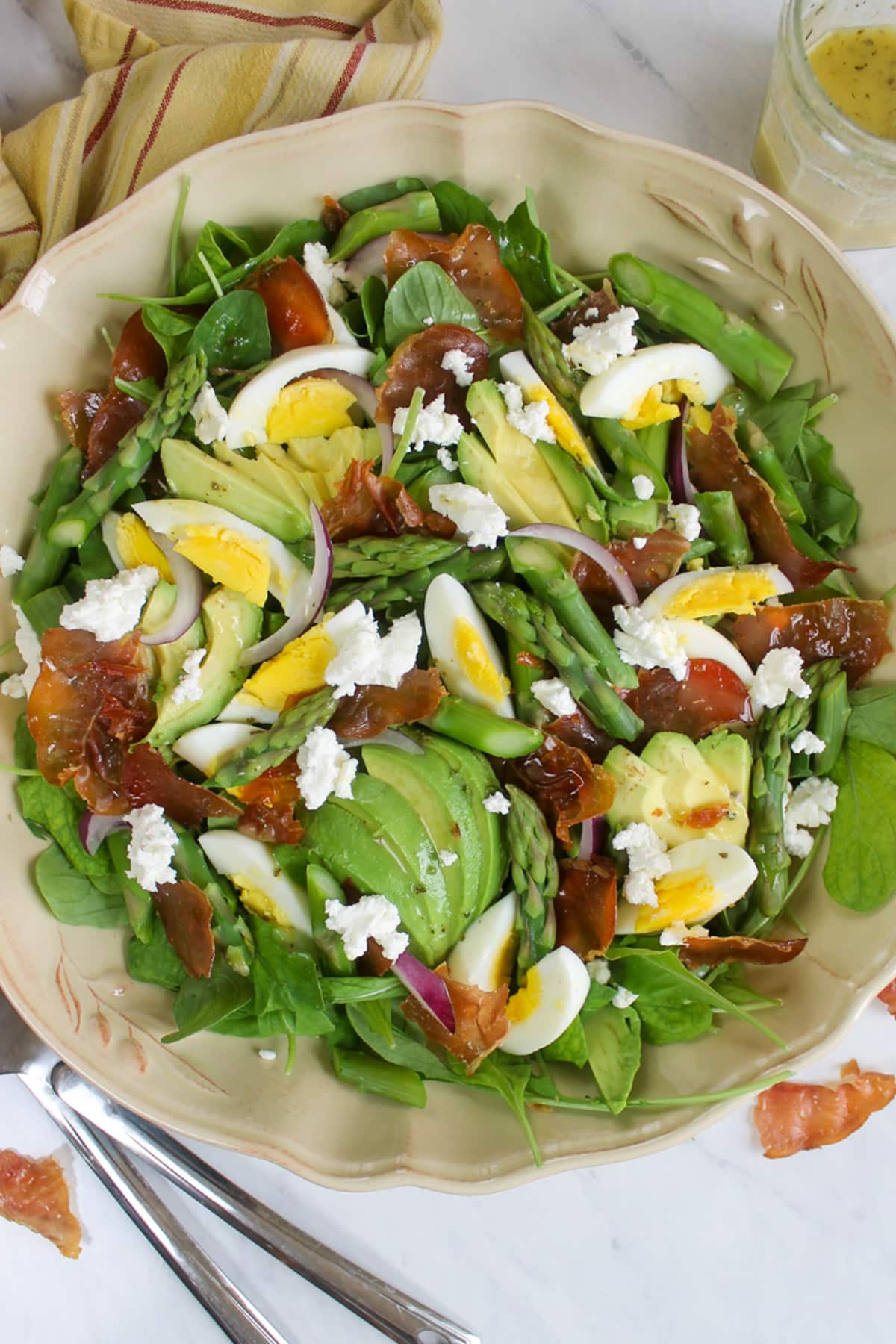 A salad with eggs, asparagus and crispy prosciutto.