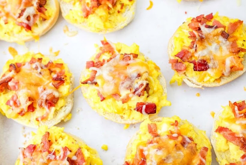 Mini bagel bites breakfast with egg, bacon and cheese.